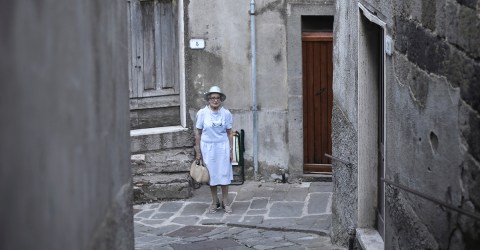 Novel Suspects Featured Image Auntie Poldi Woman